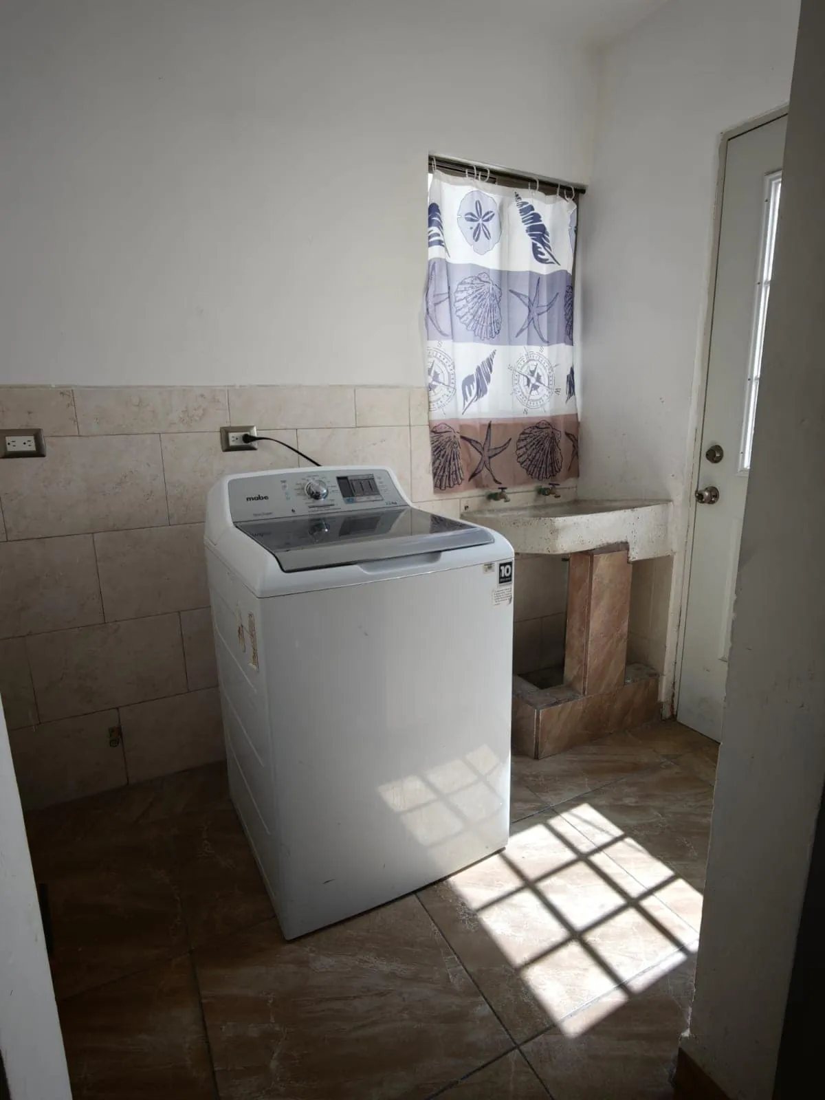 Área de lavado con lavadora
