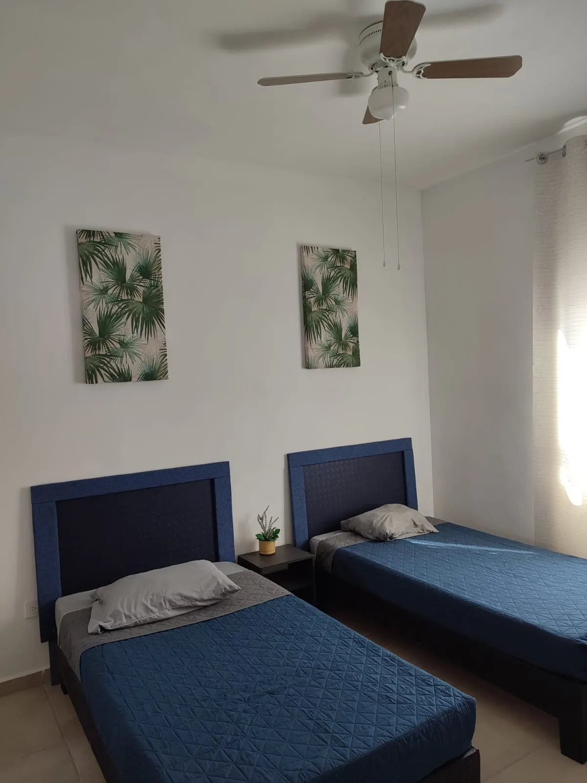Recámara con dos camas individuales