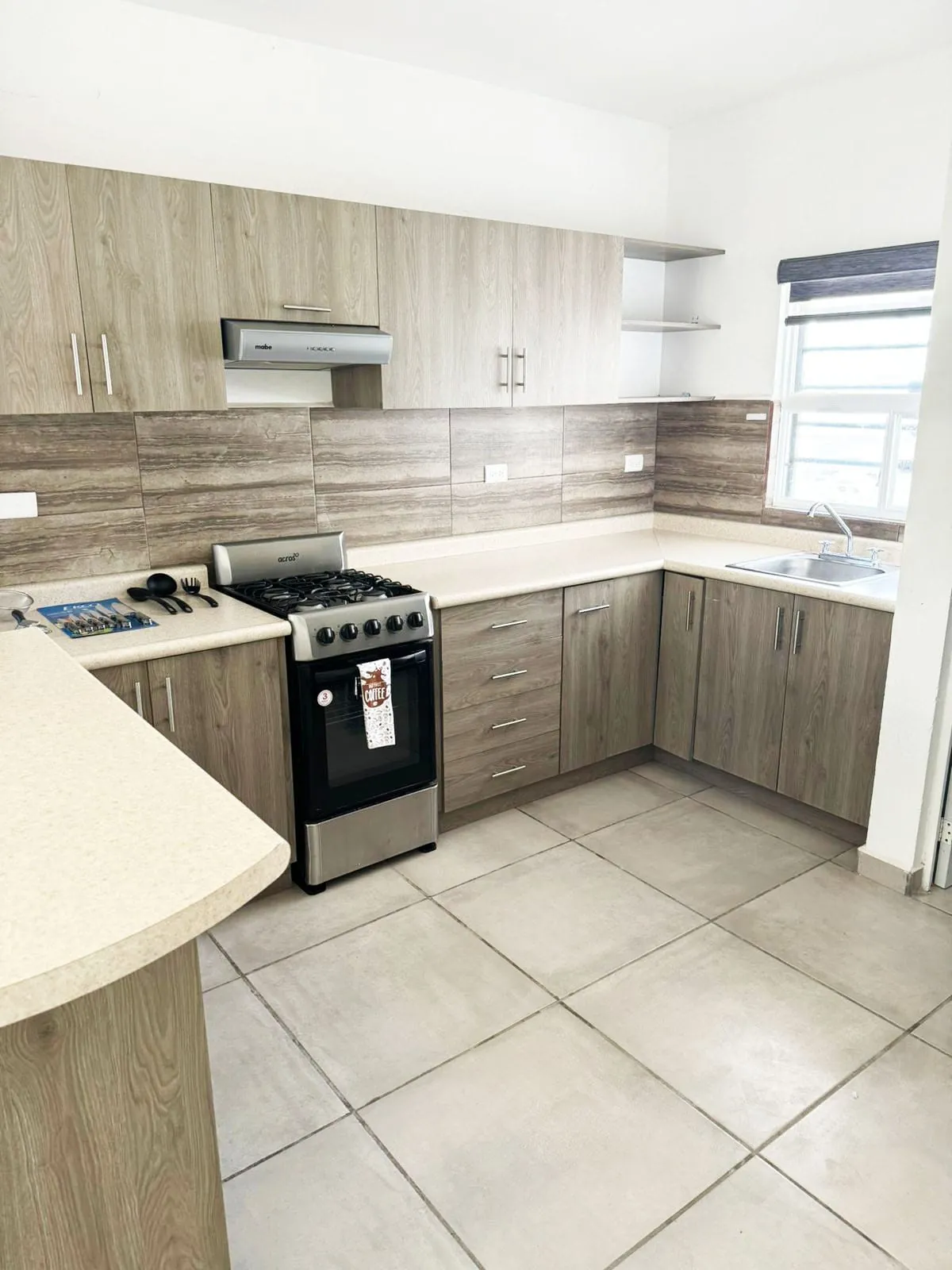 Cocina con estufa y horno